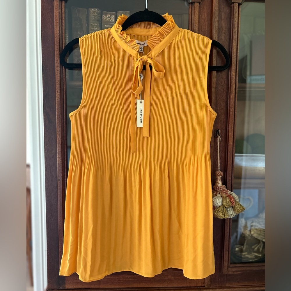 Max Studio Mustard Yellow Sleeveless Blouse new **without tag** Sz M